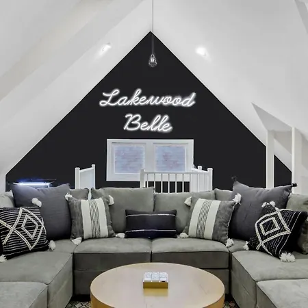 The Lakewood Belle: Family Friendly Home 10 Minutes To Downtown!